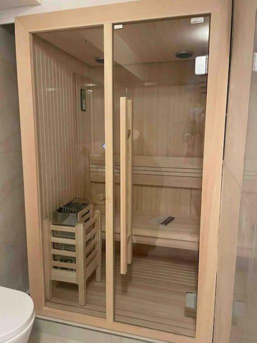 Appartamento Con Piscina E Sauna Bissone Exterior photo
