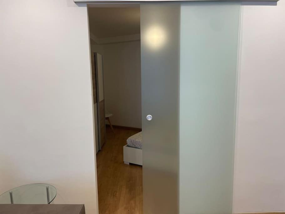 Appartamento Con Piscina E Sauna Bissone Exterior photo